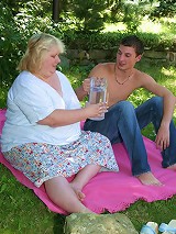 Blonde bob gives head to a lucky stud alfresco